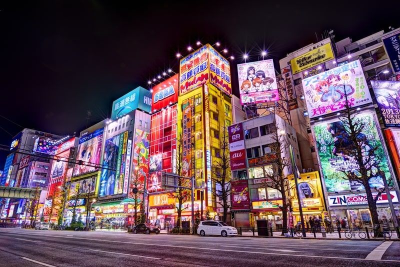 Japan Language study tours for teenagers in Akihabara Tokyo allow students to practice Japanese while enjoying the vibrant world of anime and manga.