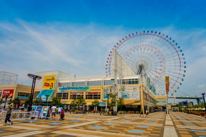 The Tempozan Ferris Wheel in Osaka is a fun highlight of our Japan Language study tours for teenagers, offering stunning views of the harbor.